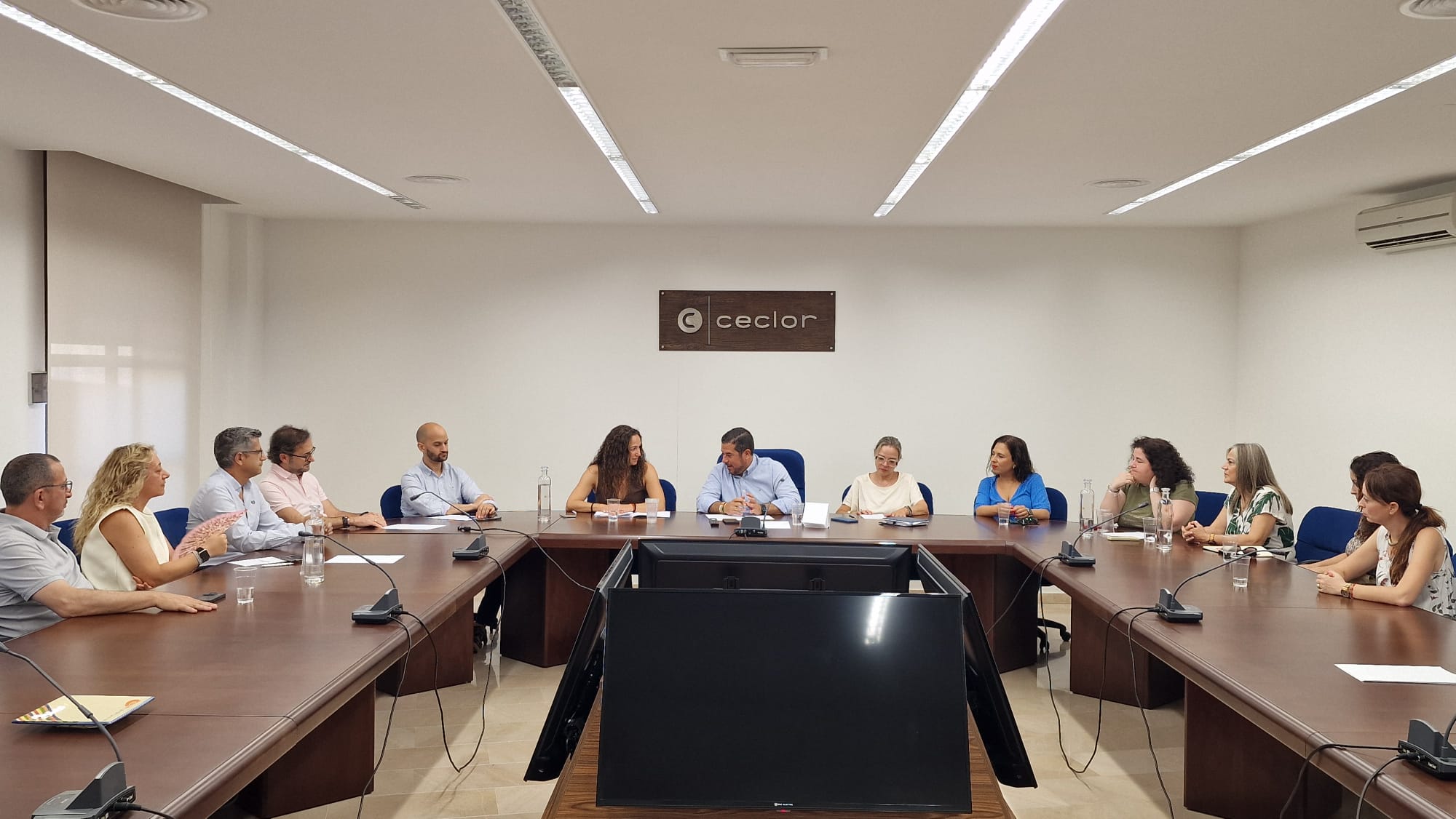 Reunión entre comerciantes y el PSOE