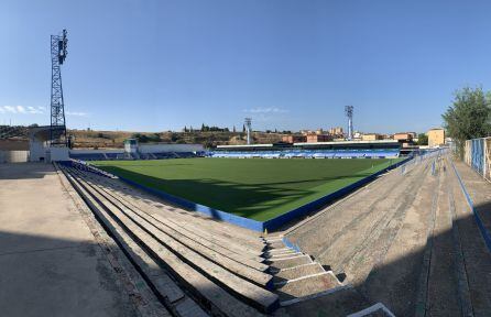 Imagen panorámica del campo de fútbol de Linarejos.