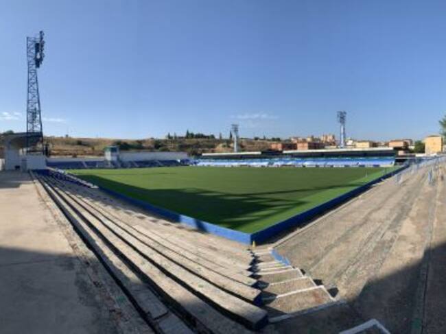 Imagen panorámica del campo de fútbol de Linarejos.