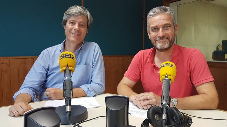 Carlos Pajares y Javier Ceruti en el estudio de La Ventana de Cantabria 