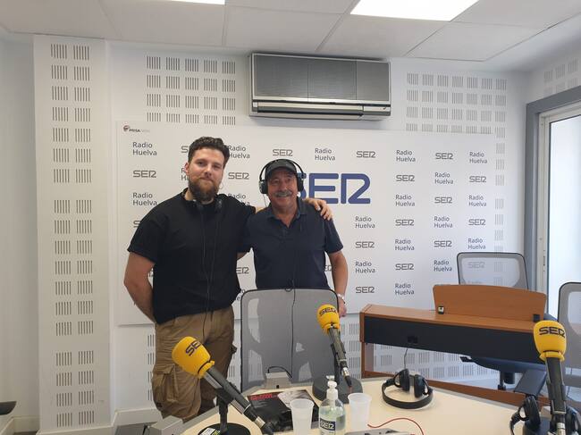 Guillermo Navarro Barba, escultor onubense y Antonio García ex director de la Escuela de Arte León Ortega de Huelva