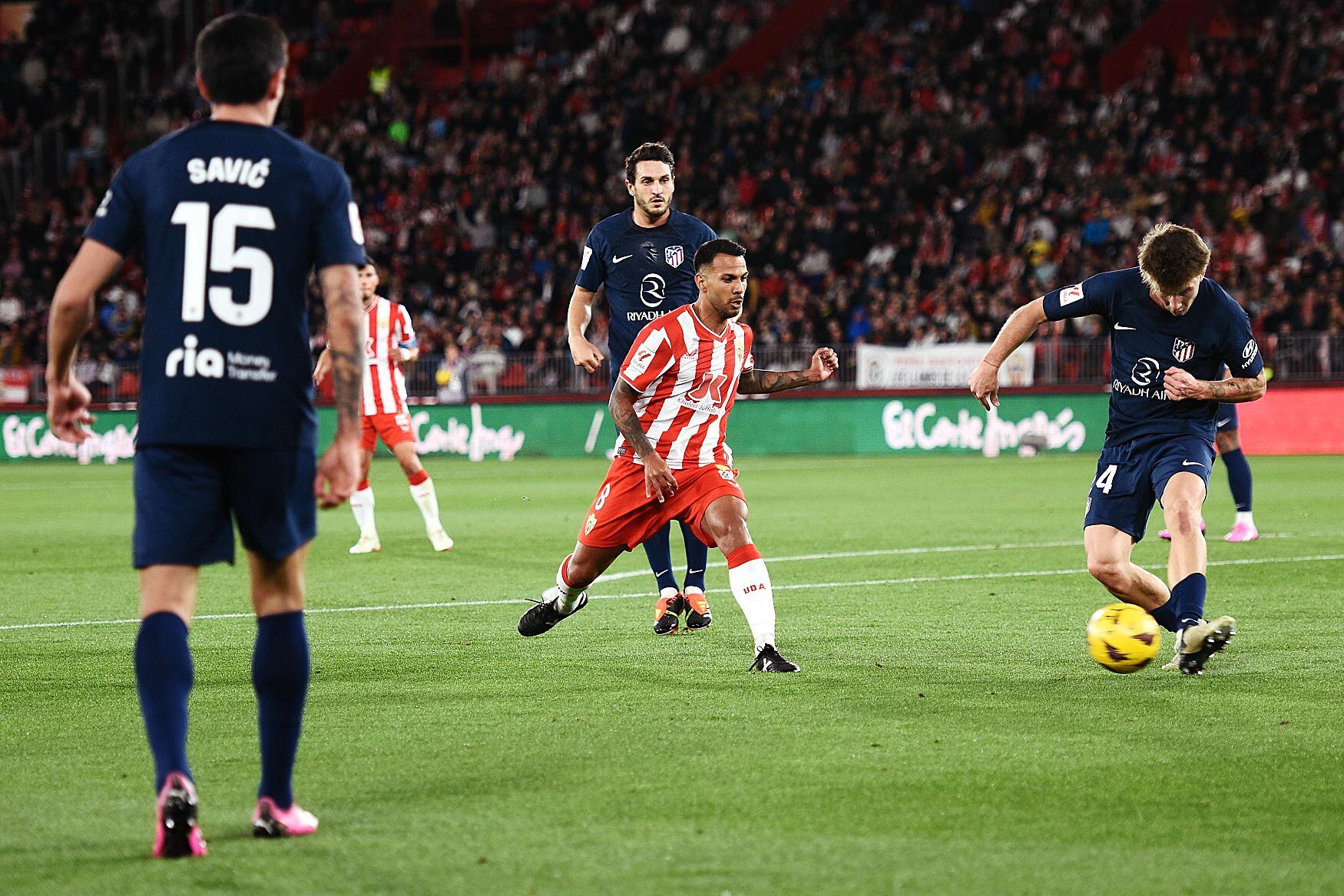 Jonathan Viera cumplió su segunda titularidad en el Almería frente al Atlético de Madrid.