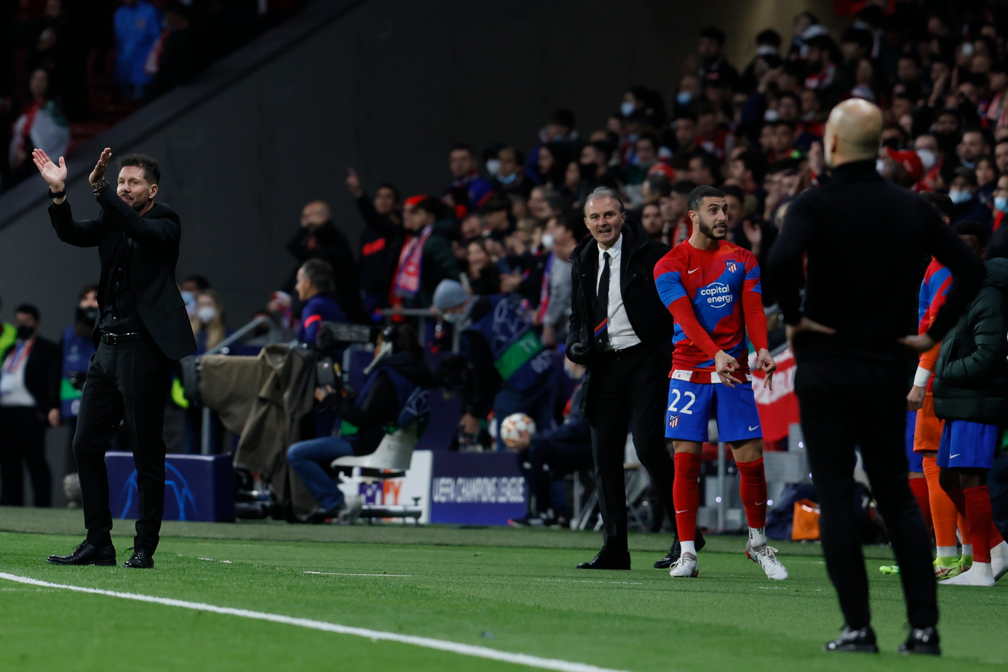 El entrenador del Atlético de Madrid, Diego Simeone, durante el partido de vuelta de los cuartos de final de la Liga de Campeones ante el Manchester City.