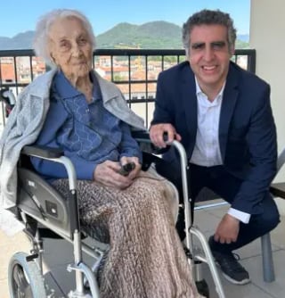 Maria Branyas, al costat de l&#039;investigador Manel Esteller