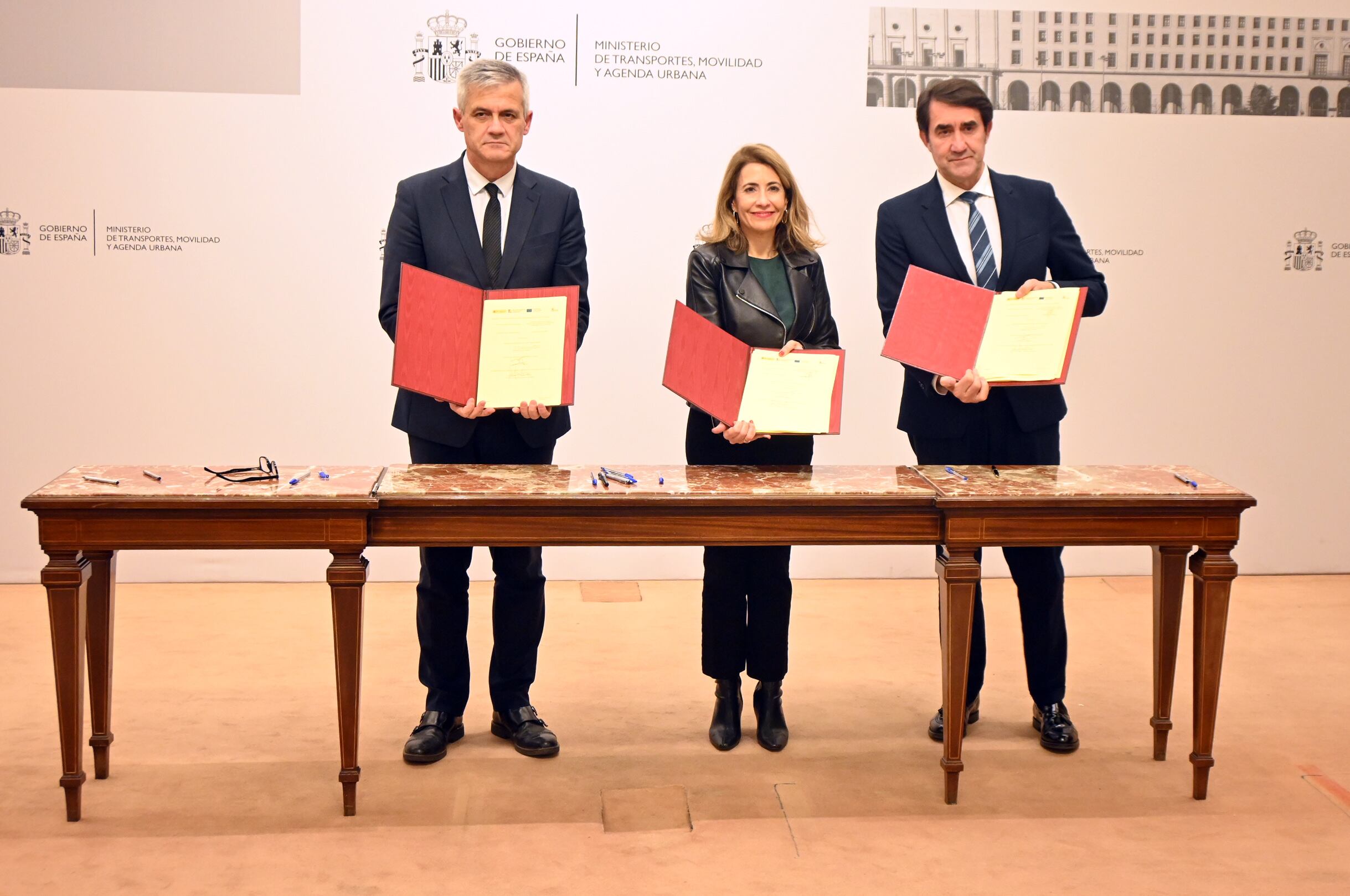 El Gobierno y la Junta firman un acuerdo para la construcción de 100 viviendas para jóvenes en Segovia