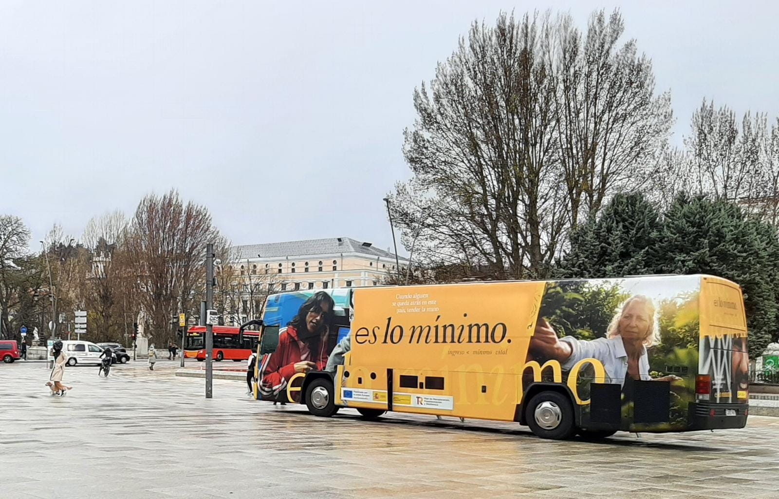 El autobús que informa sobre el Ingreso Mínimo Vital (IMV) recala en Burgos el 24 y el 27 de marzo