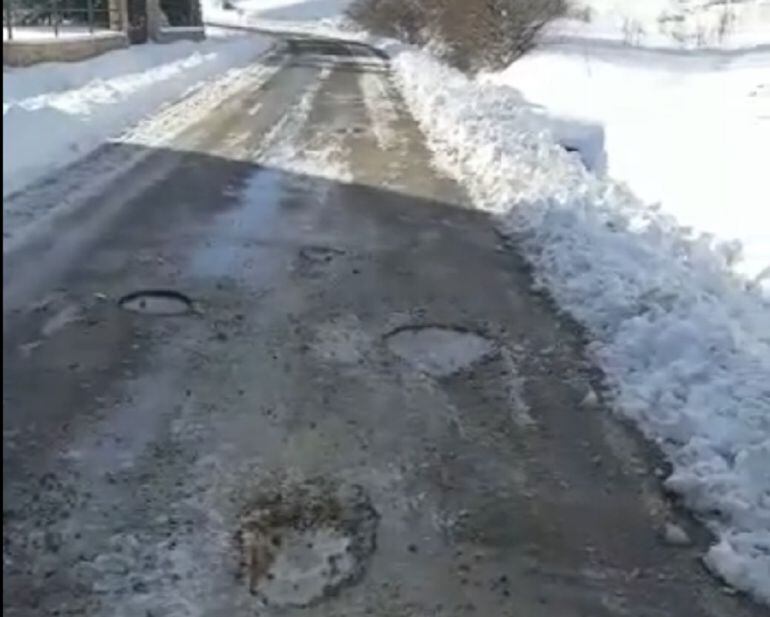 Así está el firme en algunas carreteras de la Sierra de Albarracín 