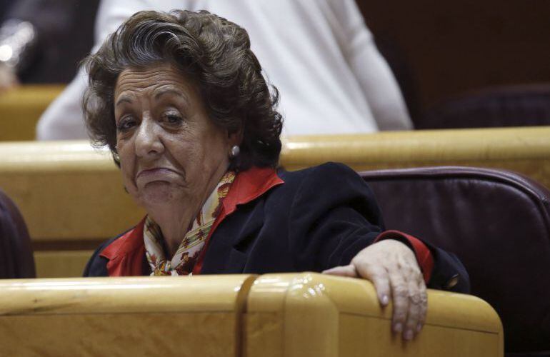 Rita Barberá, exalcaldesa de Valencia, en su escano en el Senado, en una fotografía de archivo.