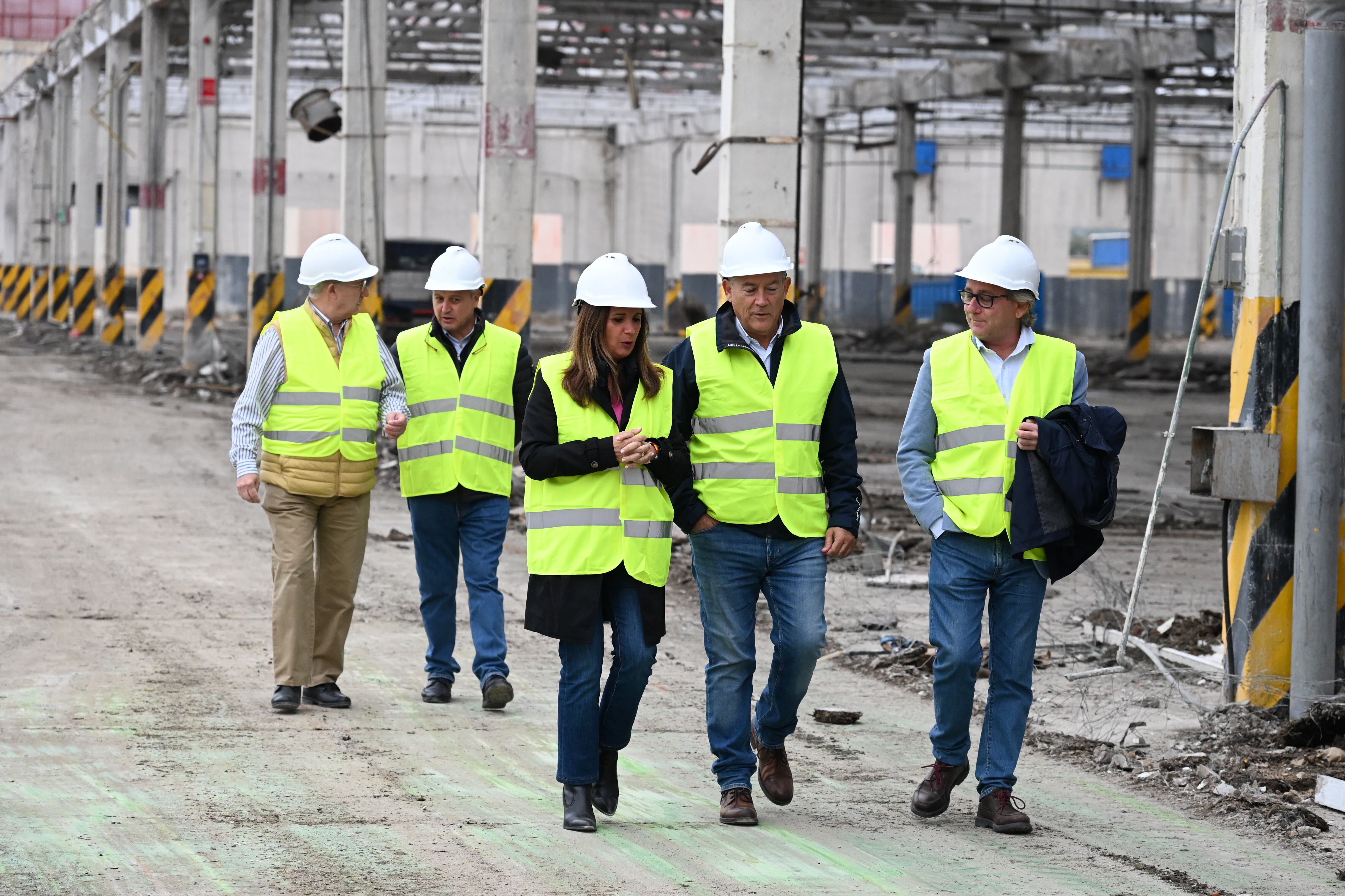 Miembros del equipo de Gobierno visitan las obras del Parque de Santana de Linares.