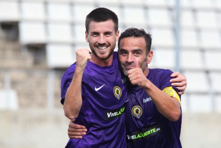 Miñano y Peña celebran la victoria (0-2) ante L&#039;Hospitalet