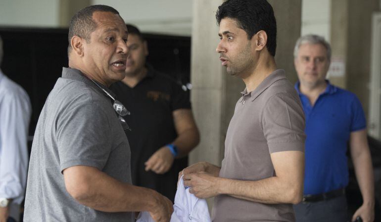 El padre de Neymar, junto a Nasser Al Khelaifi en un acto solidario de la fundación del jugador