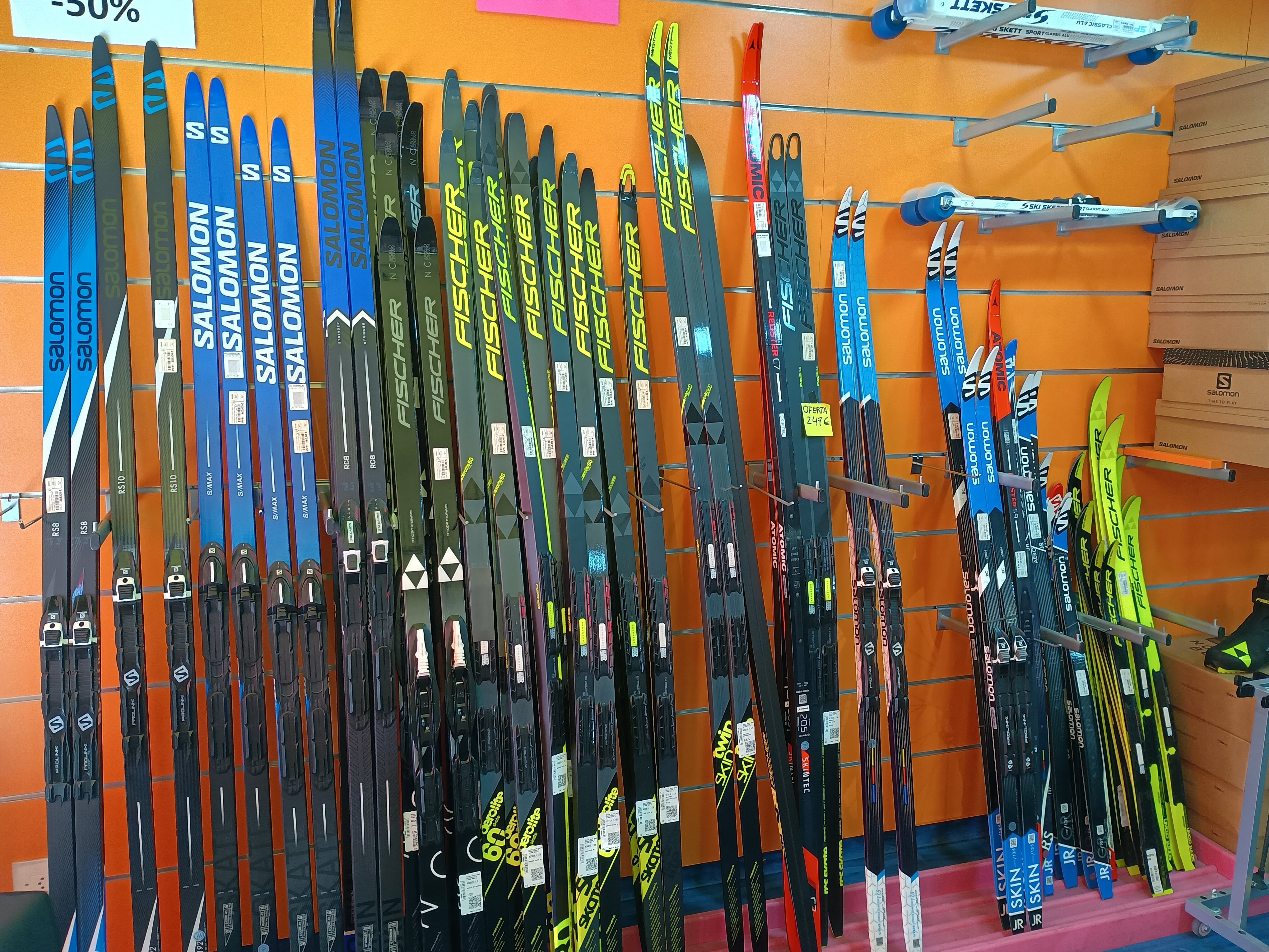 Material de esquí nórdico al 50 % de descuento