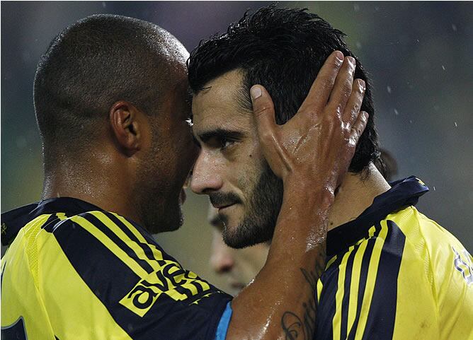 El gol de Güiza permite al Fenerbahçe situarse en la tercera plaza