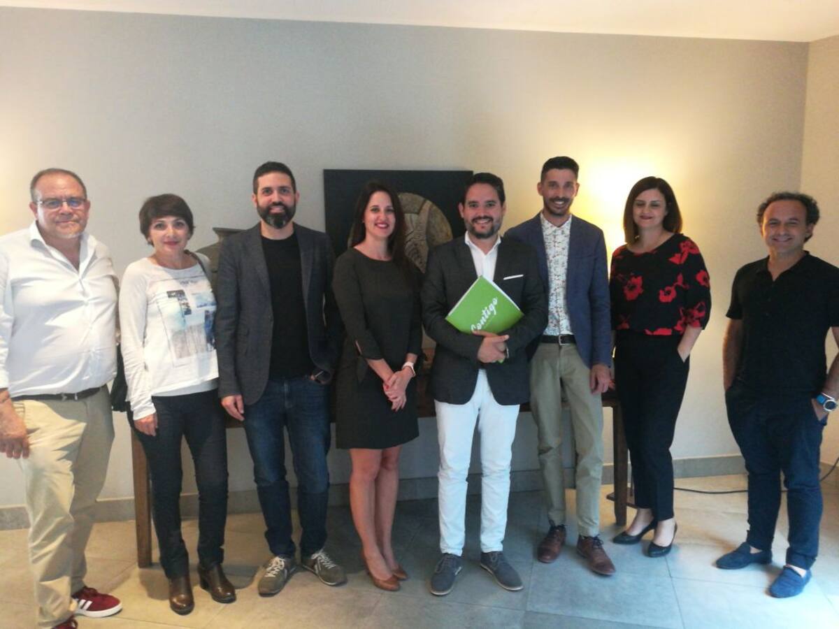 David Caballero promete un nuevo hotel en Arenales del Sol