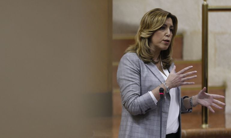 La presidenta de la Junta, Susana Díaz, ha acusado a Podemos de &quot;enredar&quot; en el resto de partidos políticos y de &quot;enfangar&quot; la vida pública 