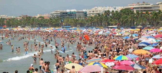 Este verano la AEMET prevé temperaturas ligeramente superiores en el este y Baleares.