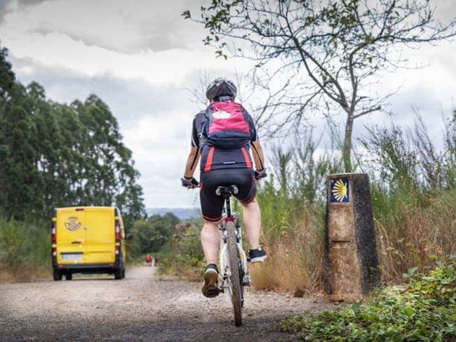 Los peregrinos ya pueden contratar online con Correos el envío de sus bicicletas al finalizar el Camino de Santiago