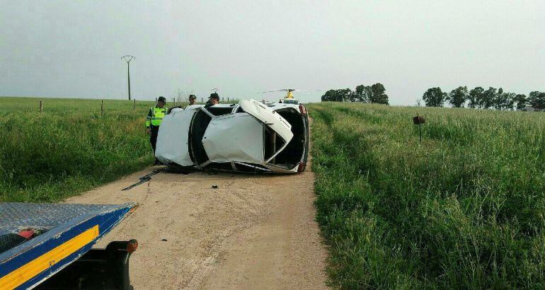 Fotografías facilitadas por la Guardia Civil de Tráfico de Extremadura del accidente de tráfico en Villar del Rey, en Badajoz.
