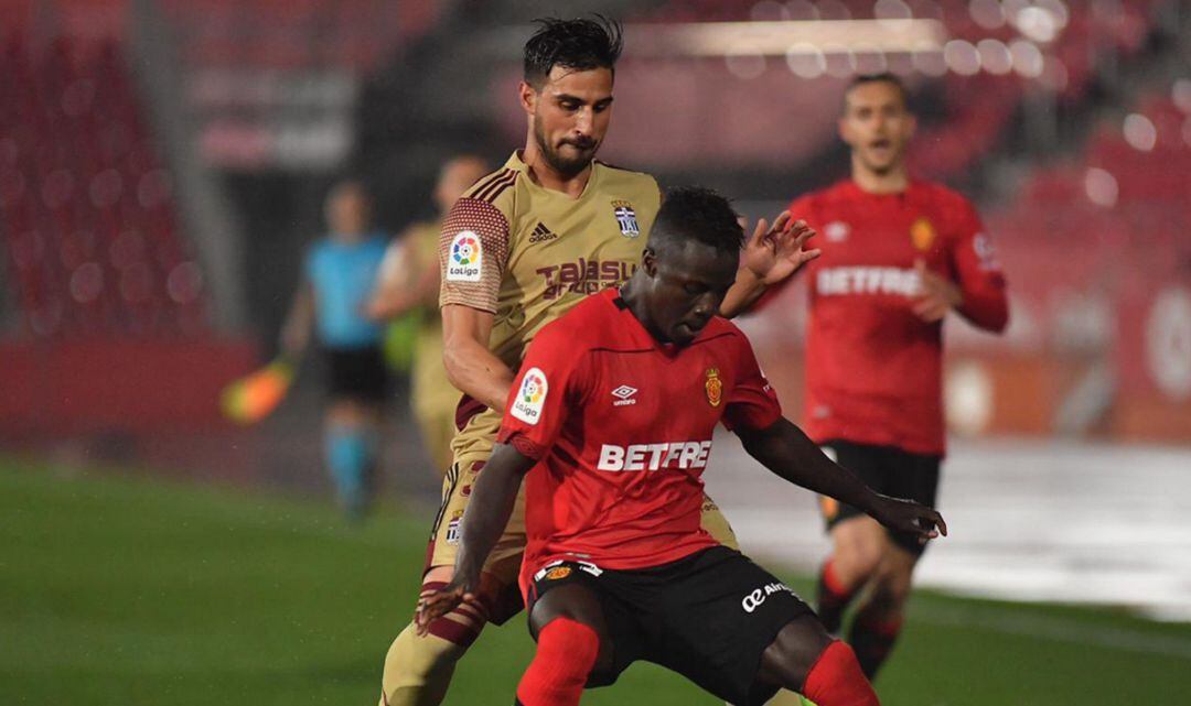 Forniés marcando a Amath