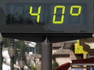 Un termòmetre de carrer marca 40 graus