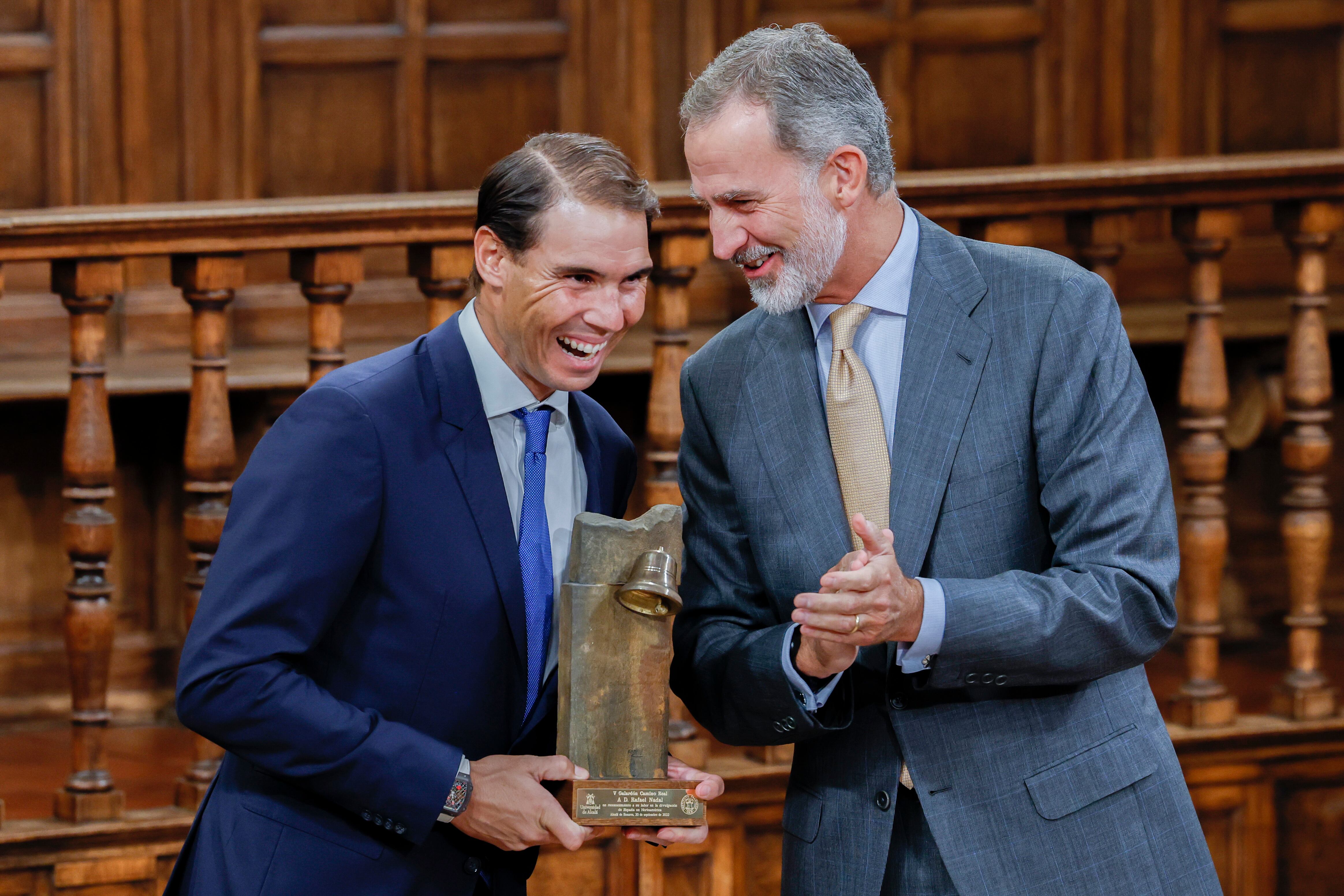 -FOTODELDIA- ALCALÁ DE HENARES (MADRID), 20/09/2022.- El rey Felipe VI ha entregado al tenista Rafael Nadal la quinta edición del Premio Camino Real, este martes en el Paraninfo de la Universidad de Alcalá de Henares (Madrid). EFE/J.J.Guillen
