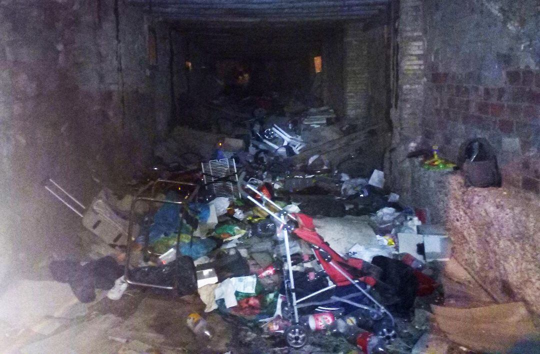 Interior de la nave incendiada