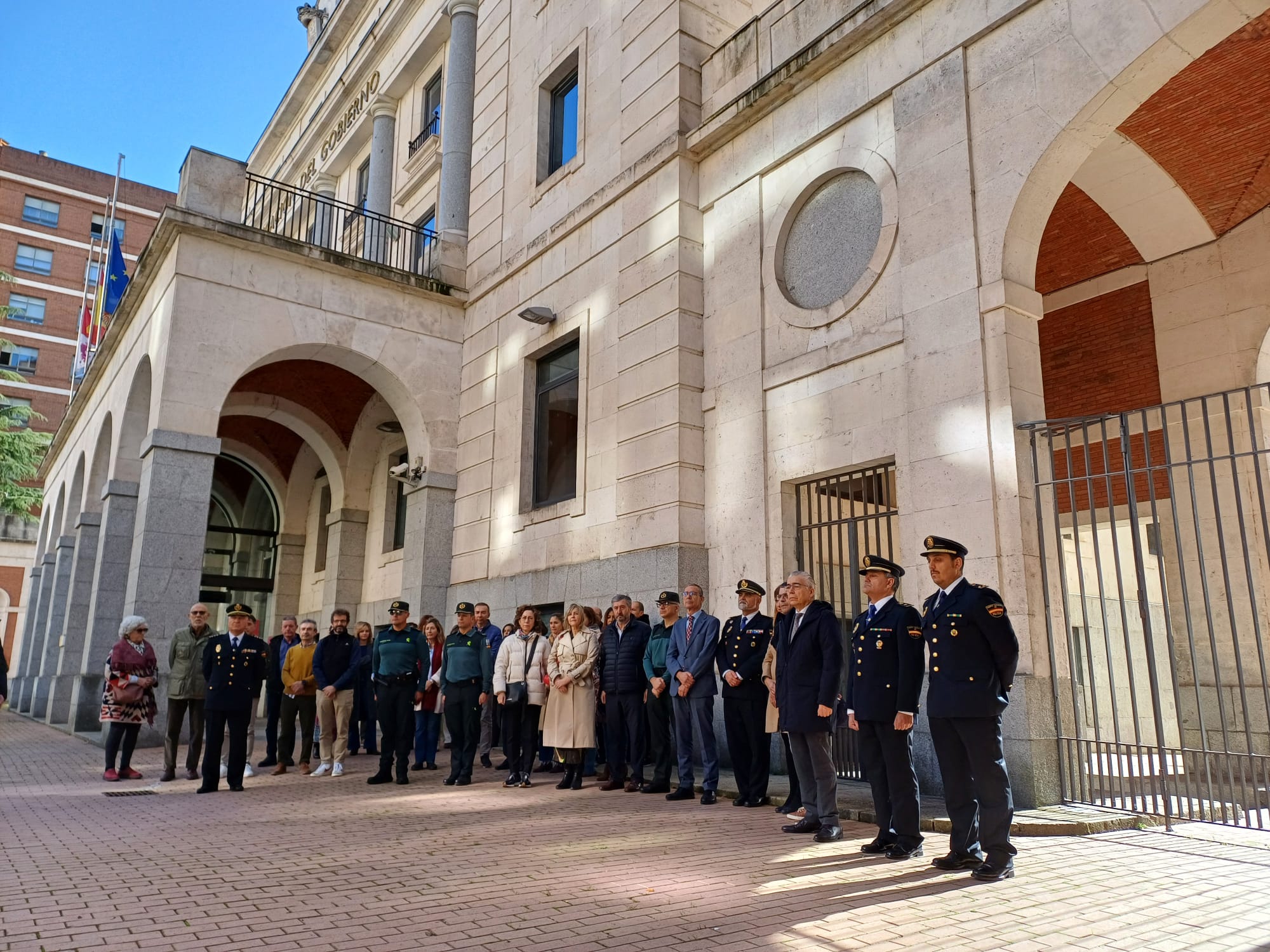 Minuto silencio por las víctimas de la DANA ante la subdelegación del gobierno en Burgos