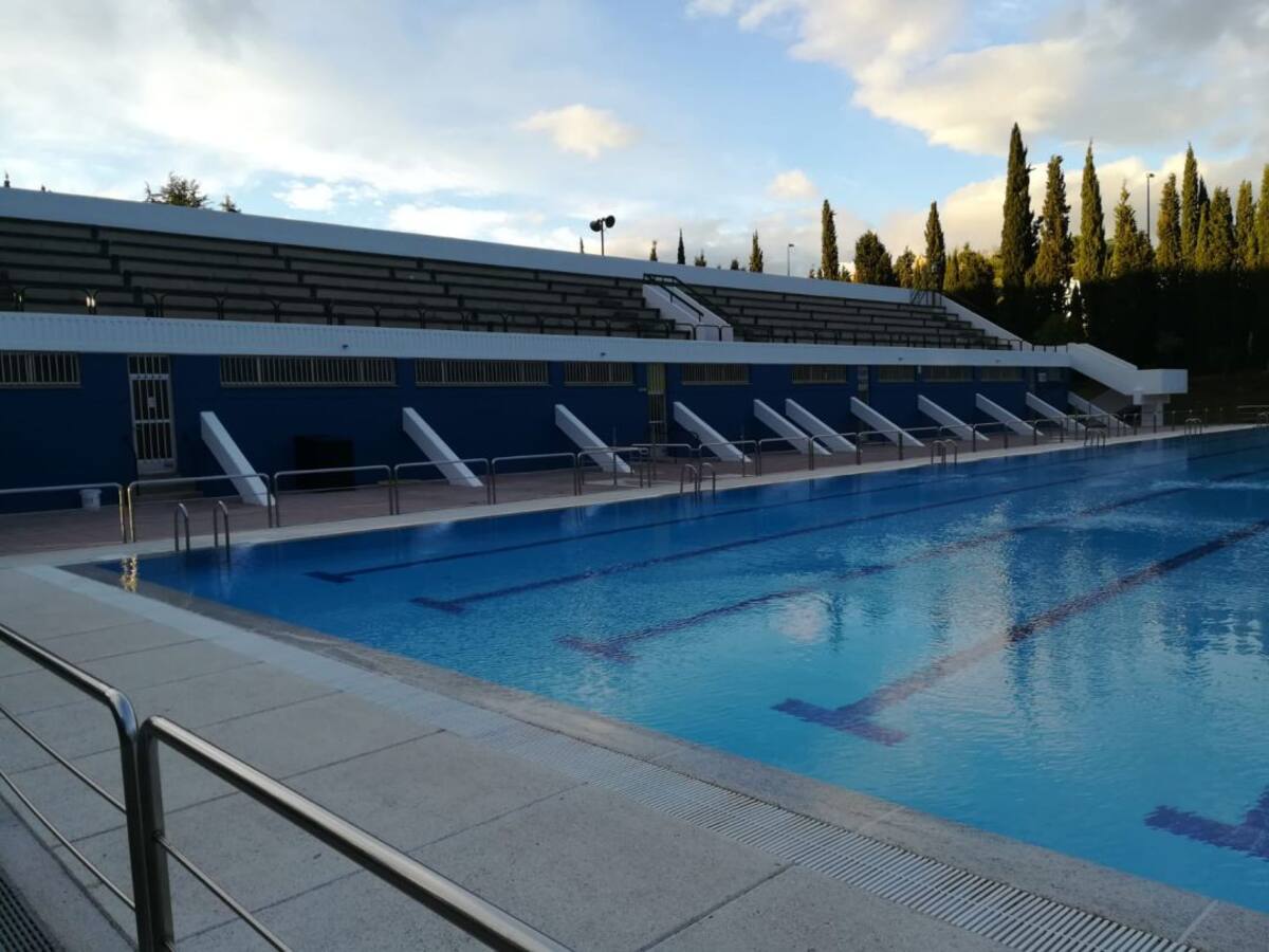 El Ayuntamiento de Ponferrada justifica las colas de las piscinas municipales por el protocolo COVID