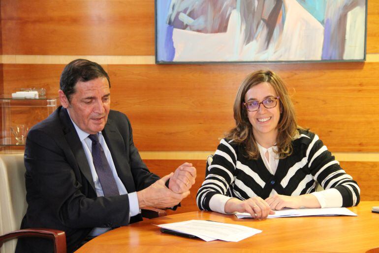 Reunión entre el Consejero de Sanidad y la Presidenta de la Diputación