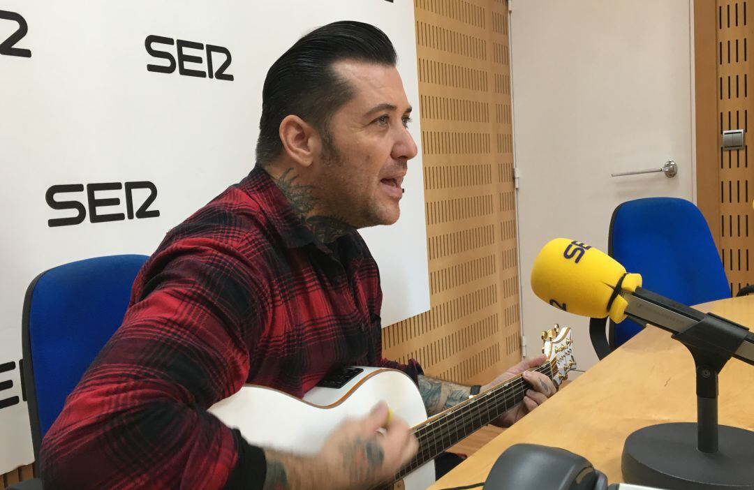 Al Dual ha interpretado en directo en Hoy por hoy uno de los temas grabados en los Sun Records Studio 