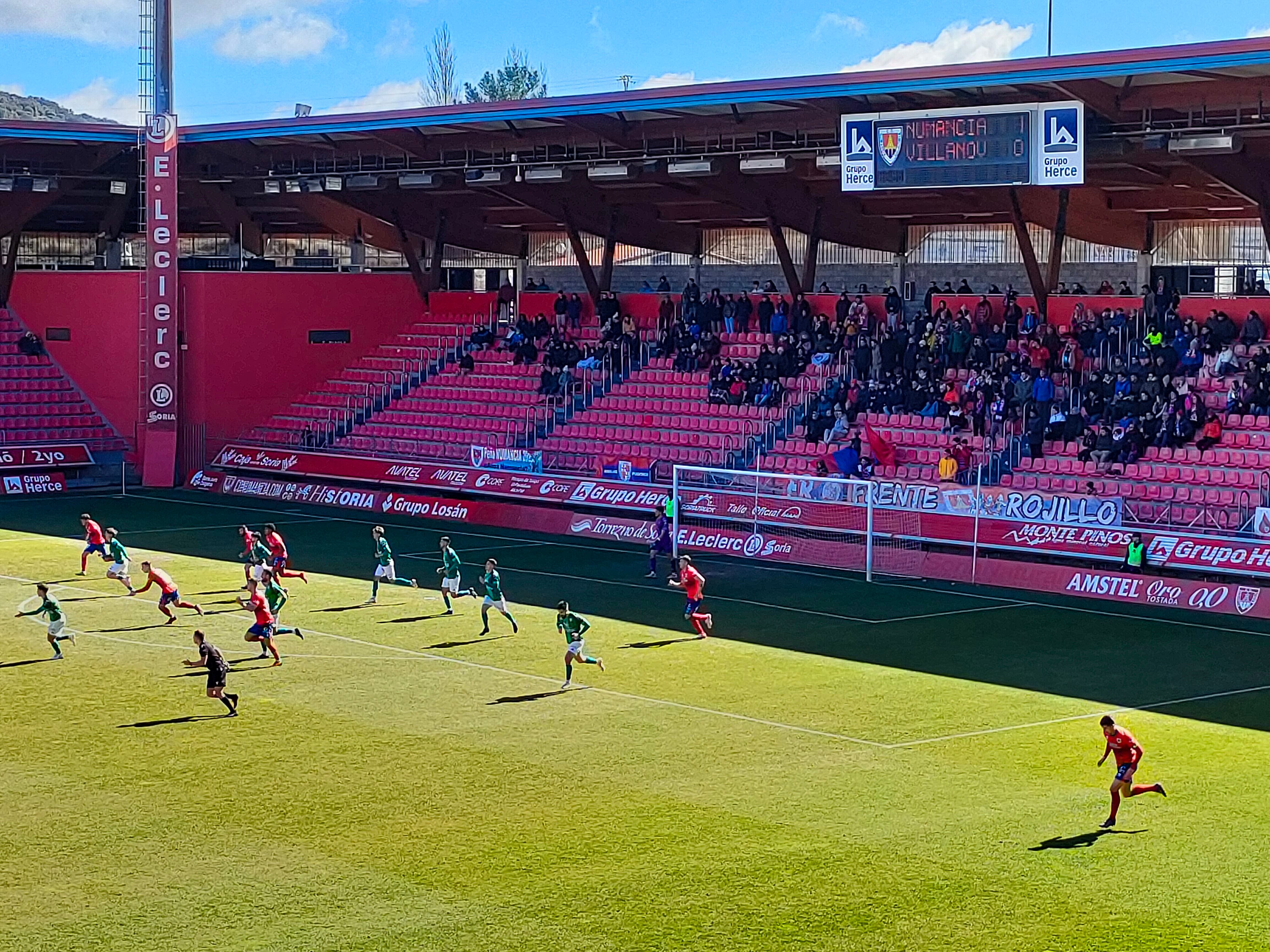 El Numancia vuelve a ganar en Soria, 1-0 al Villanovense.