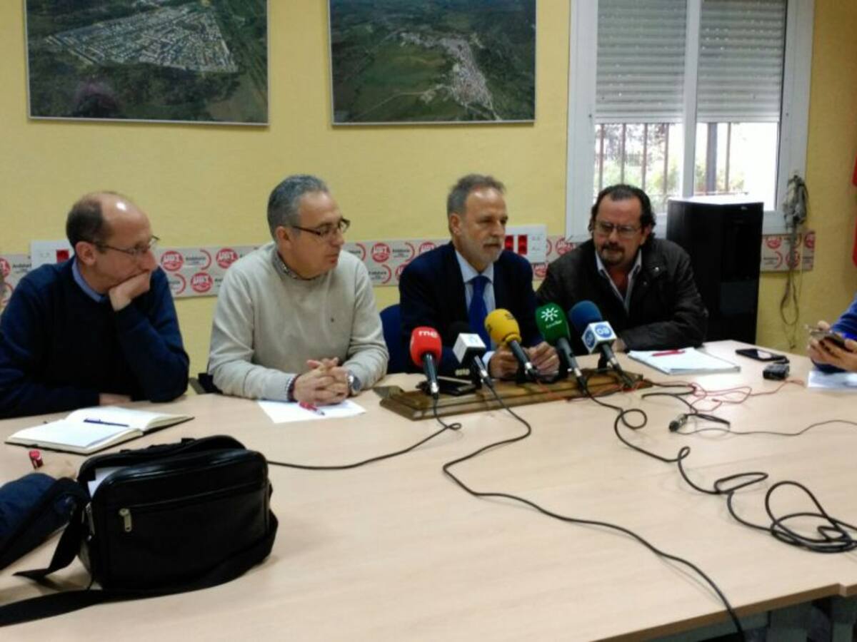 De la Encina vuelve a denunciar la dejadez del Gobierno en la Algeciras-Bobadilla