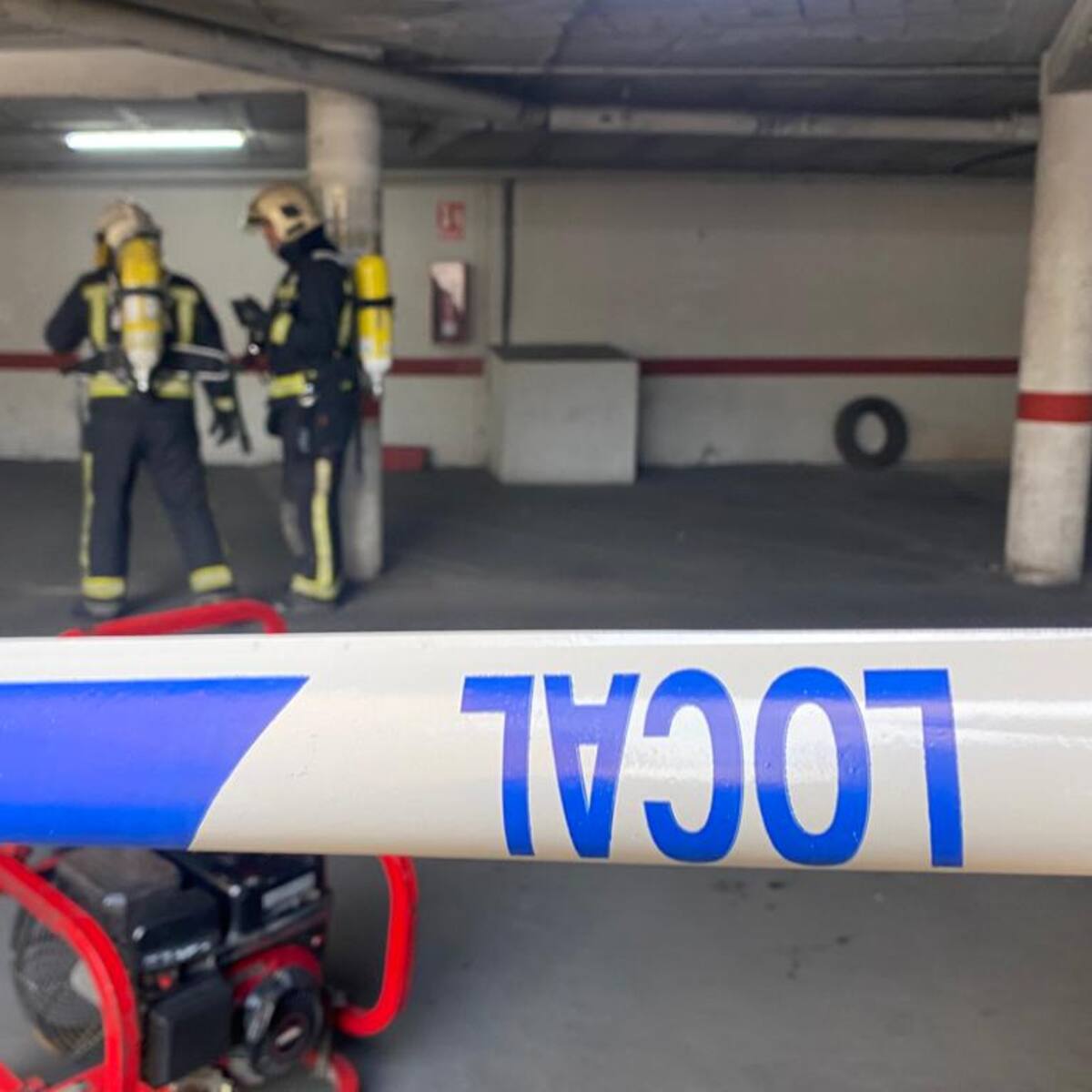 Arde un turismo en una cochera de las viviendas de la antigua Cepansa en Fátima