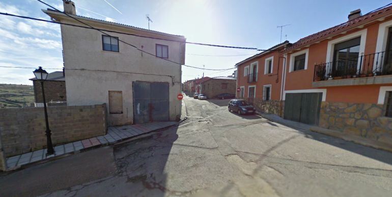 Inicio de la calle Mayor de Hiendelaencina, donde se ha producido el crimen