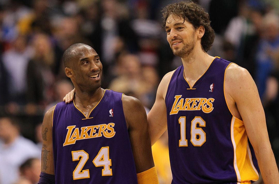 Kobe Bryant y Pau Gasol, de Los Angeles Lakers, en un partido ante el Dallas Mavericks, 2011. 