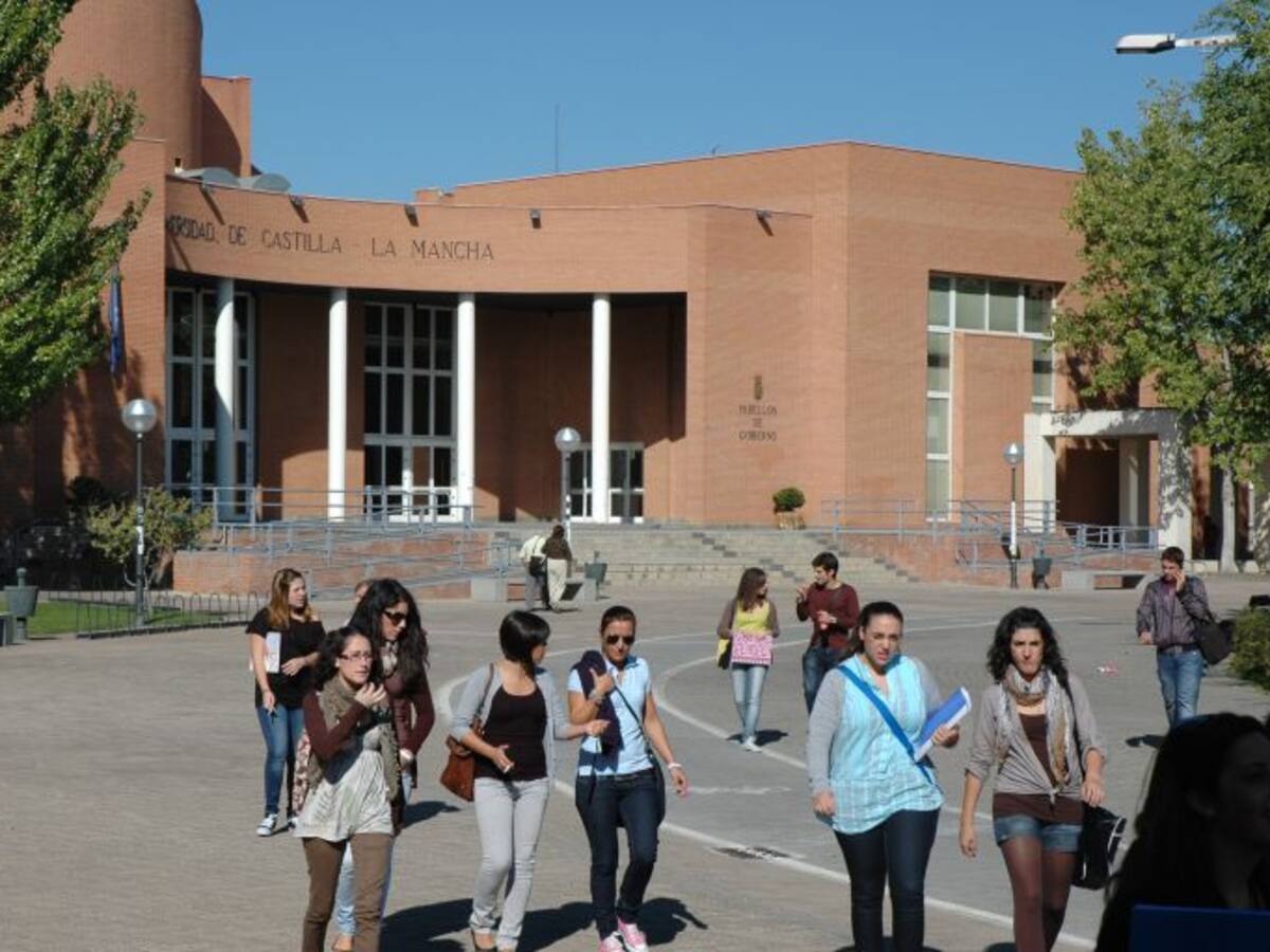 El rector de la UCLM pide más financiación al gobierno regional