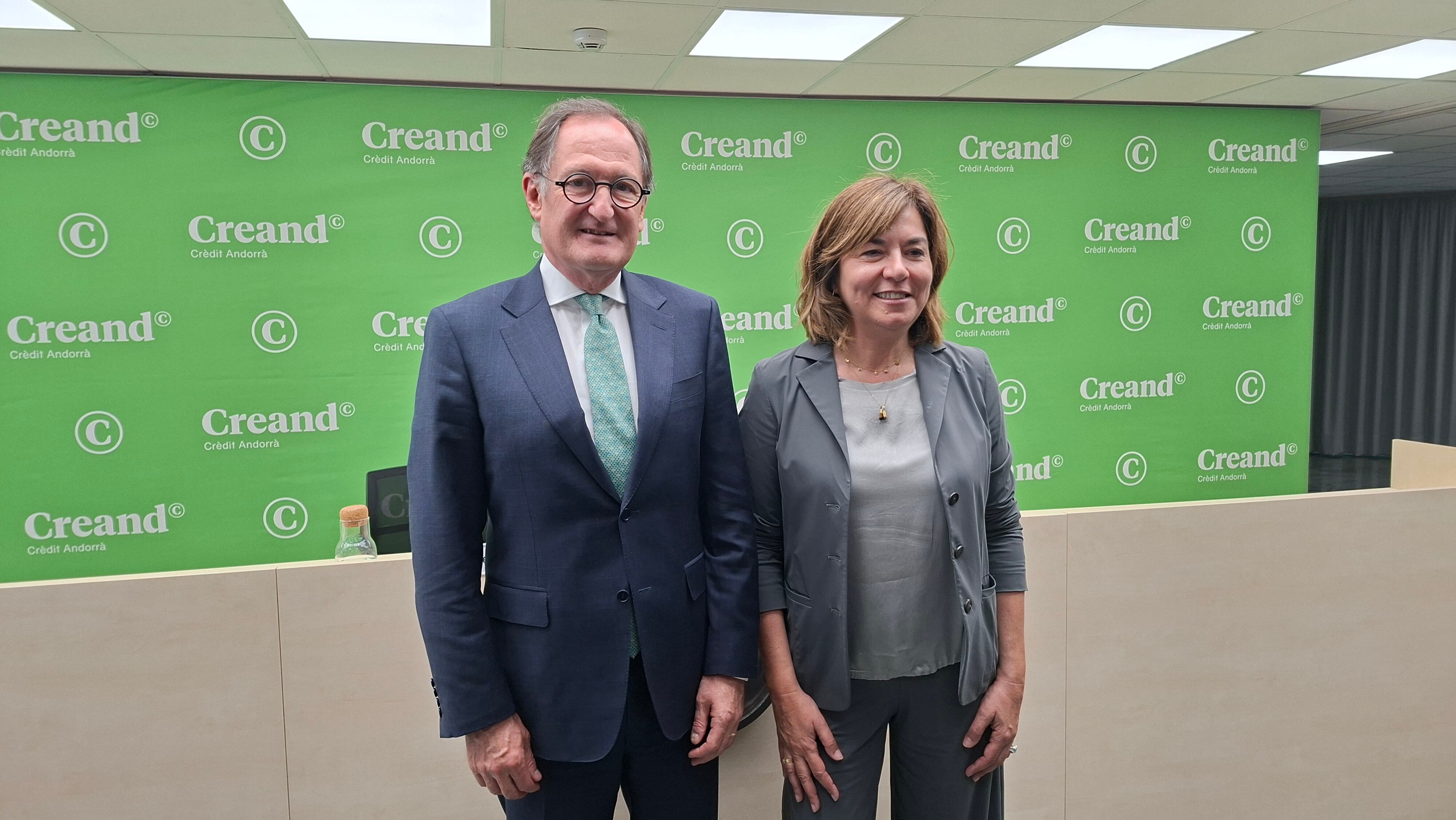 El conseller delegat de Creand, Xavier Cornella, amb la presidenta de la trobada empresarial del Pirineu, Montse Pujol, durant la presentació de la 37a Trobada Empresarial al Pirineu