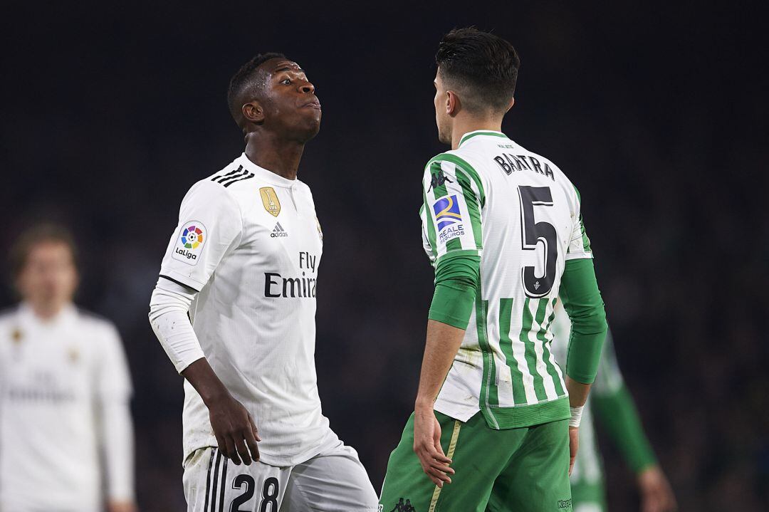 Vinicius increpa a Marc Bartra al partit Betis-Reial Madrid