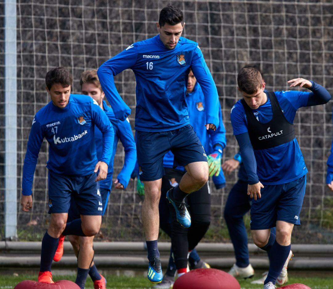 Merquelanz entrenando ya con todos su compañeros en Zubieta