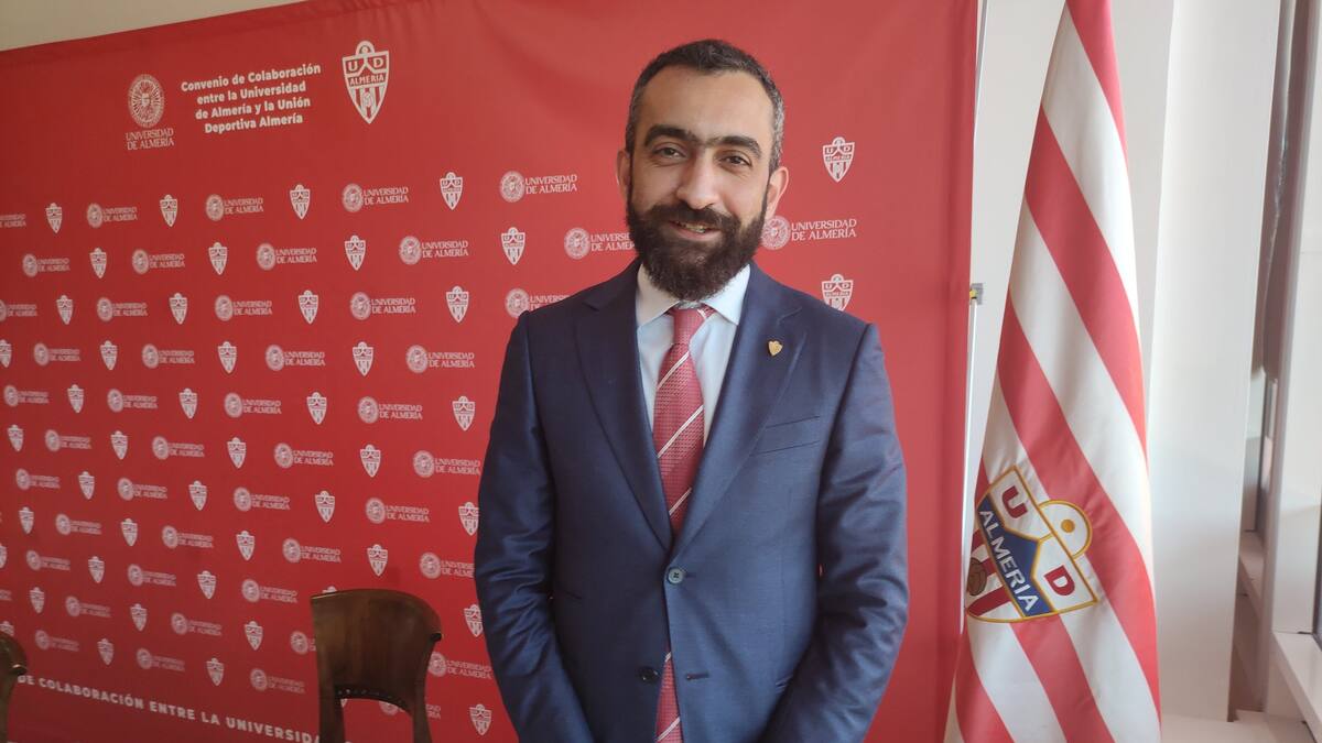 El CEO de la UD Almería pasa revista