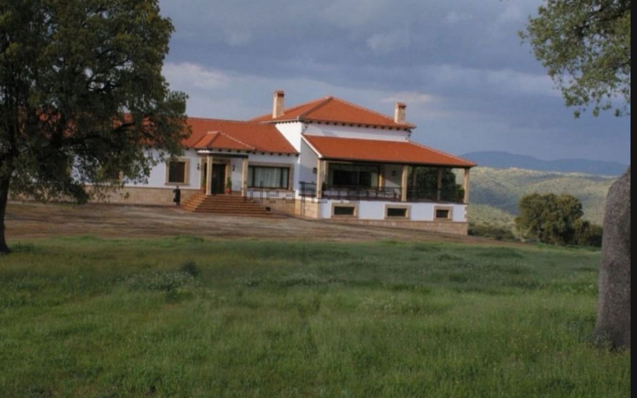 Imagen de la casa de campo en la finca ubicada en Solana del Pino (Ciudad Real)