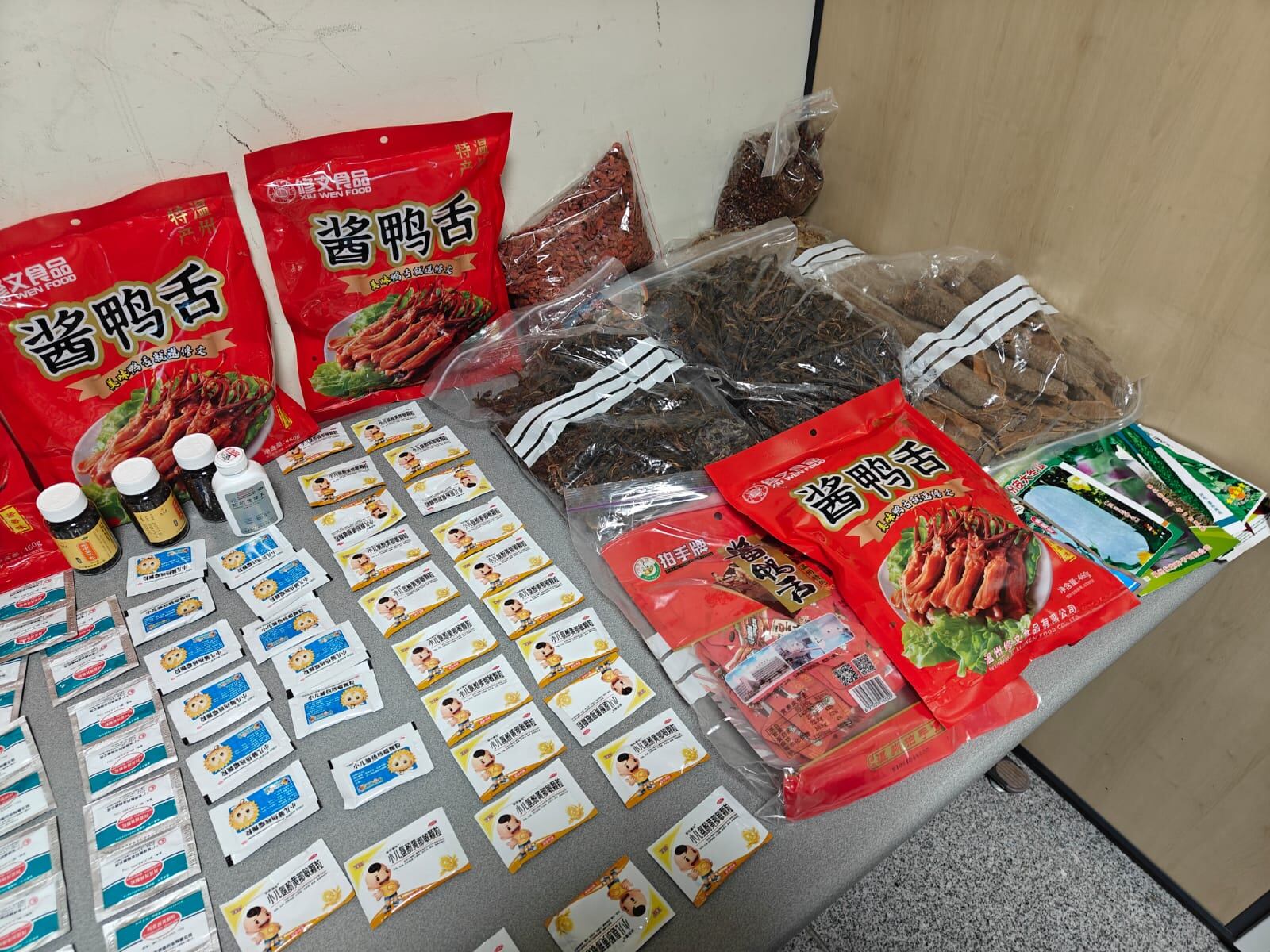 Guardia Civil se incauta de gran cantidad de productos prohibidos en el aeropuerto de Pamplona