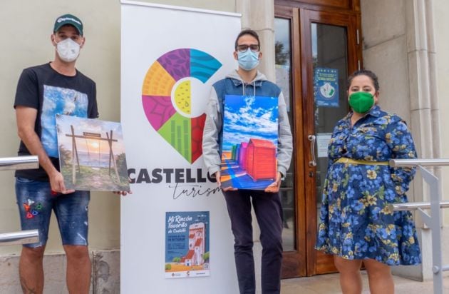 La concejala de Turismo del Ayuntamiento de Castelló, Pilar Escuder, con los dos premiados