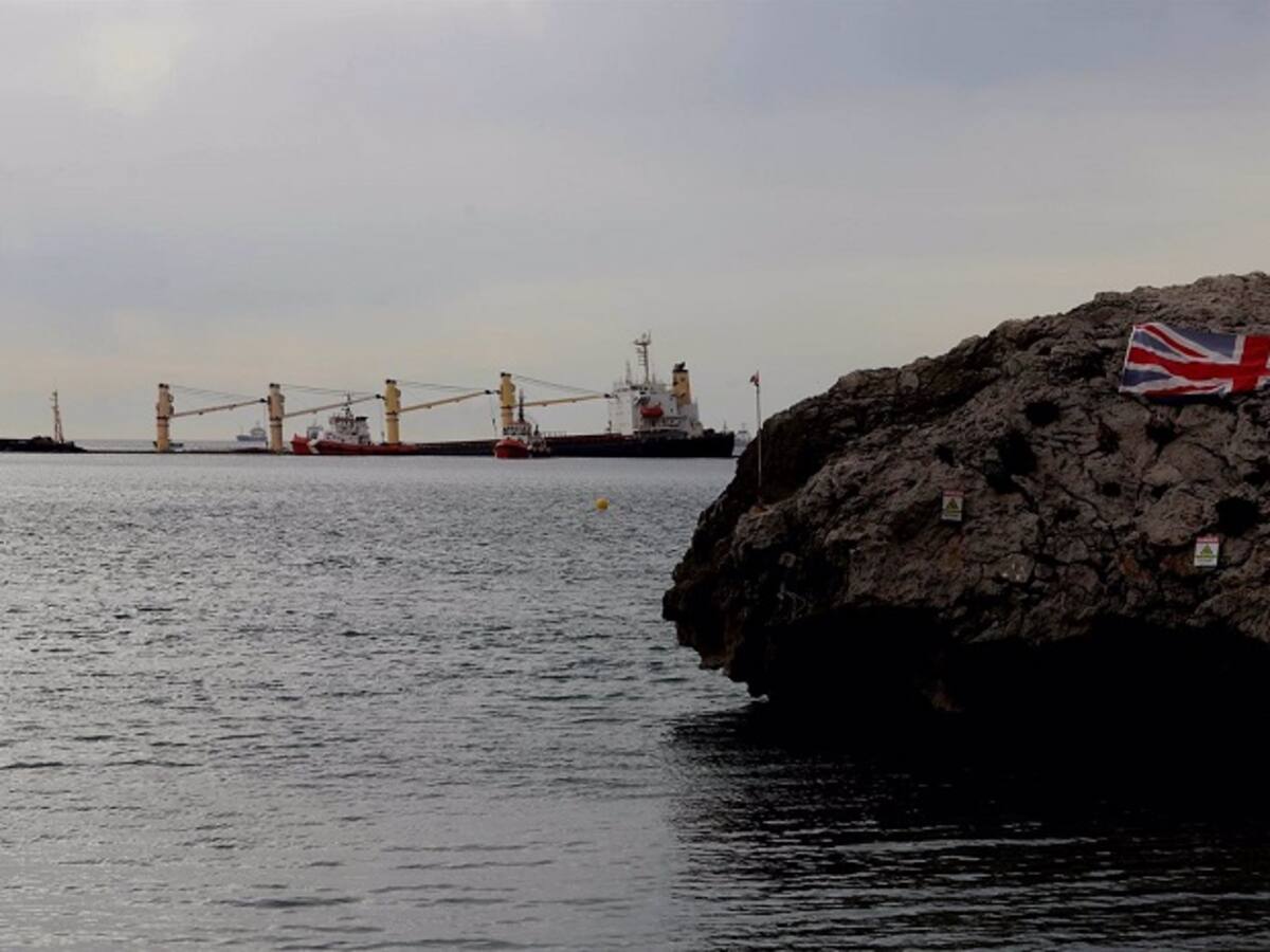 Bombeada el 80% de la carga de gasóleo de los depósitos del buque 'OS35'