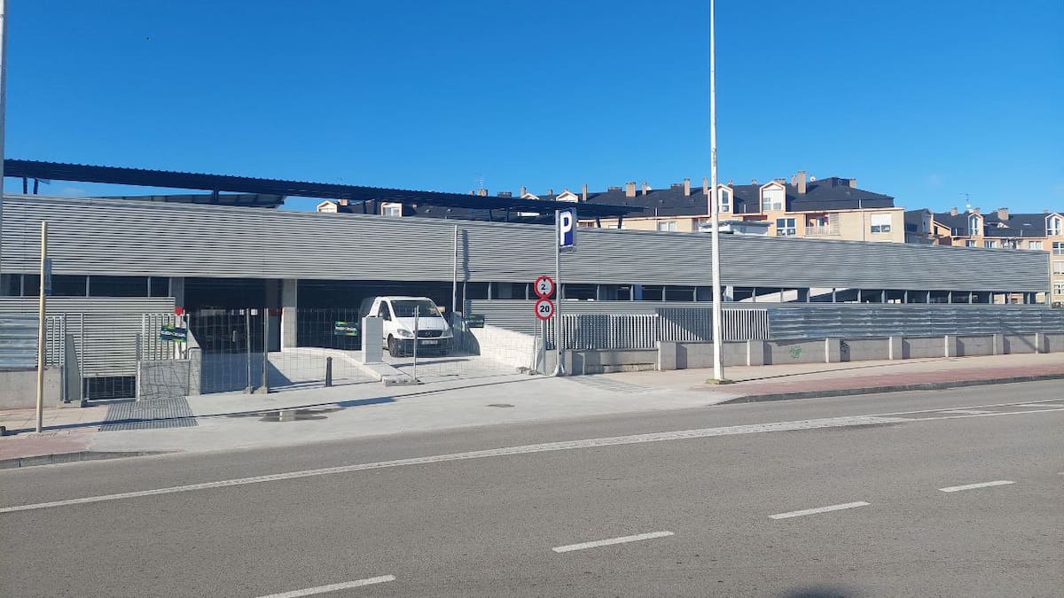 El aparcamiento en altura en el exterior del Ferial de Torrelavega estará terminado a finales de enero