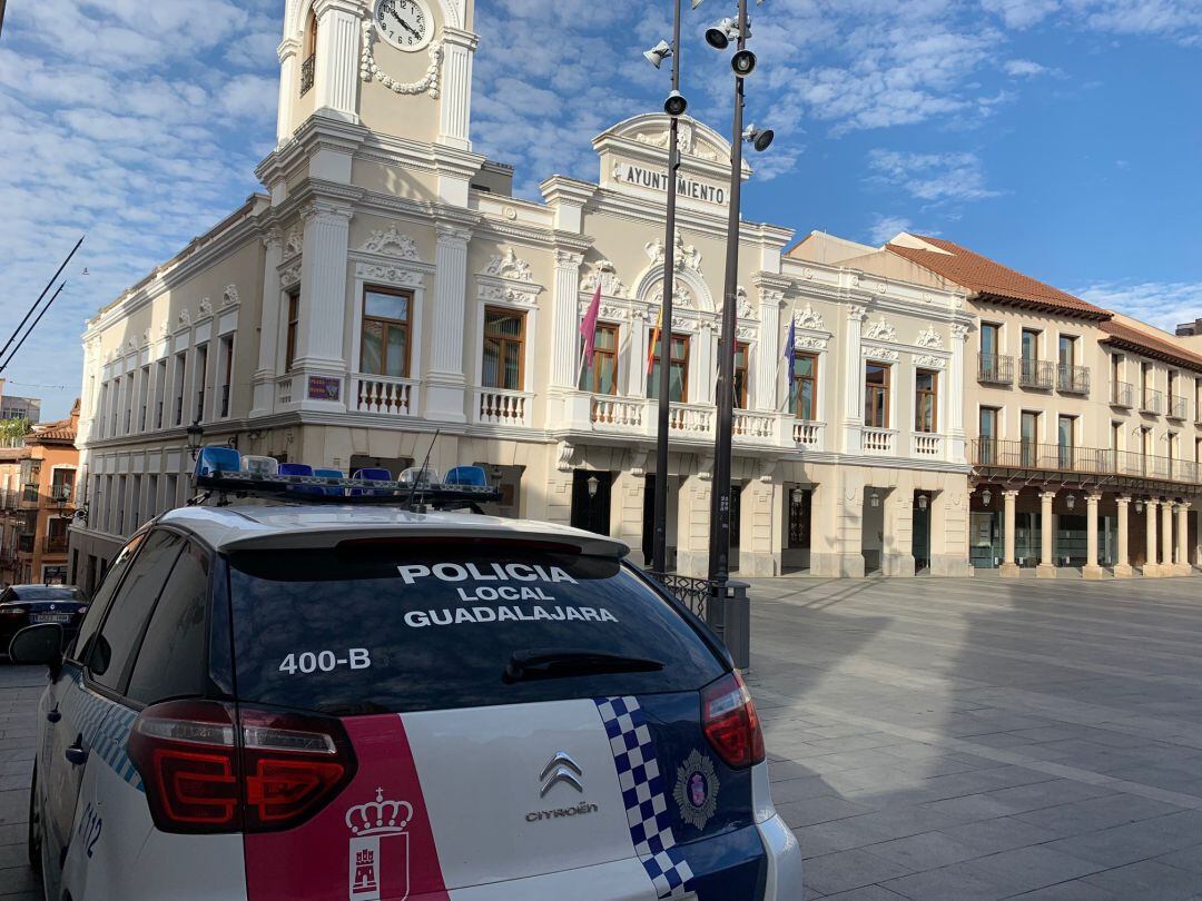 Patrulla Policía Loca en la Plaza Mayor