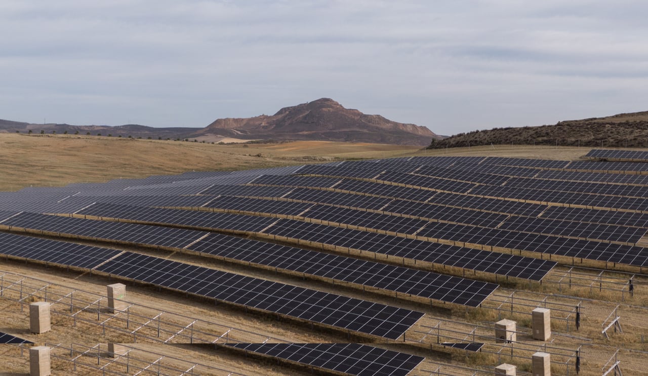 Foto de archivo de la planta solar de la empresa BayWa r.e. en Alhendín (Granada)