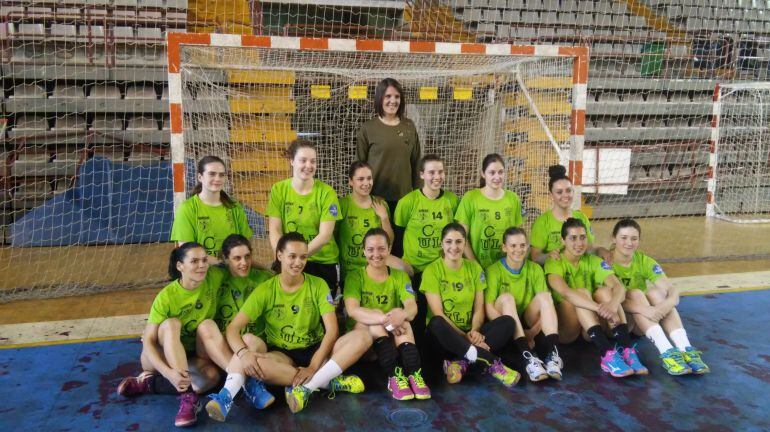 Cristina arropada de toda la plantilla del CLEBA