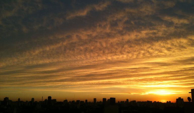 Atardecer sobre la ciudad de Buenos Aires.