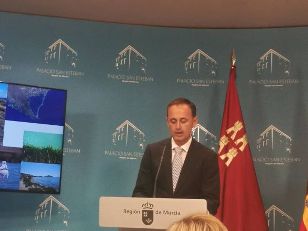 La comunidad ordena el uso de más de 31.000 hectáreas en la franja litoral del Mar Menor